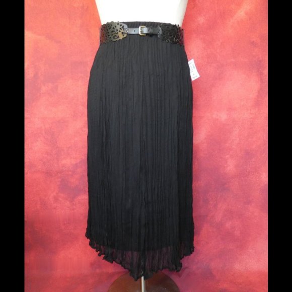 Roz & Ali Dresses & Skirts - NWT Roz & Ali Black Crinkle Skirt with Belt XL